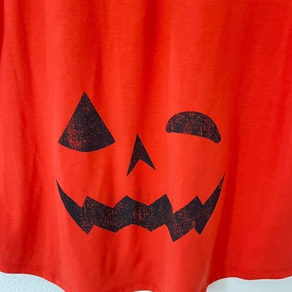 Isabel Maternity by Ingrid & Isabel Pumpkin Face Graphic Maternity T-Shirt - Picture 3 of 11